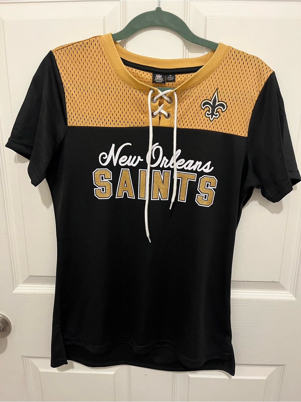 NWOT New Orleans Saints NFL Lace Up Athletic T-Shirt Size M